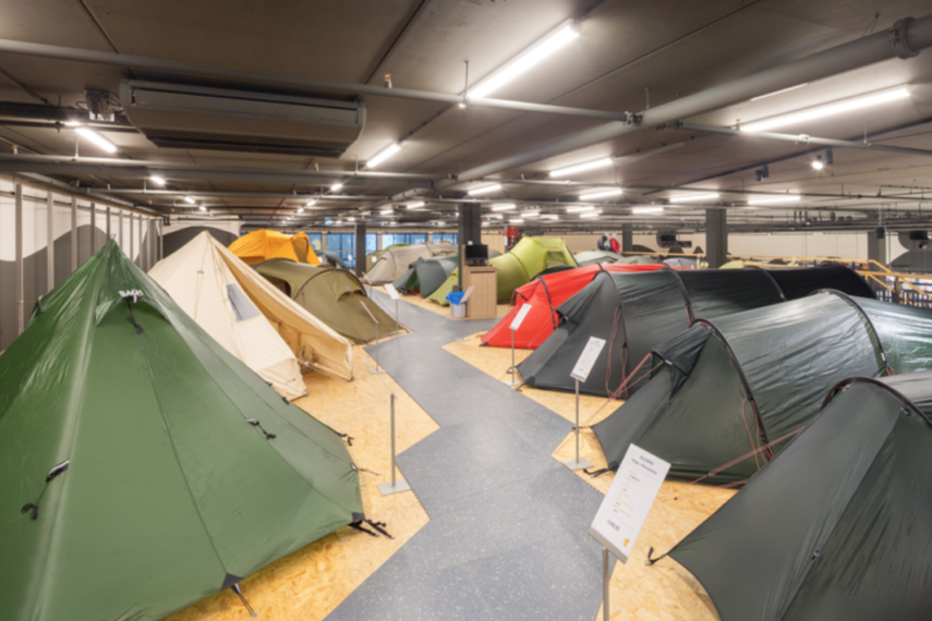 opgezette tenten in Bever